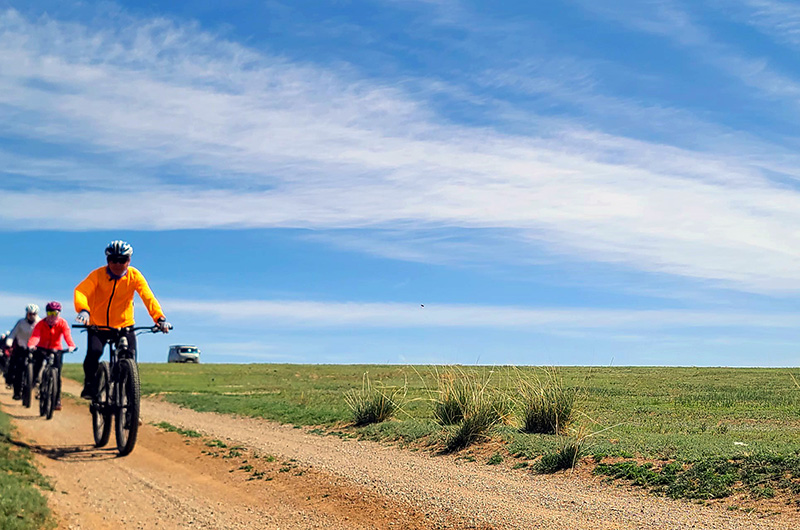 Cycling in Mongolian Gobi